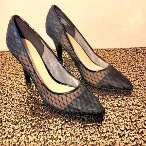 Black lace mesh pumps